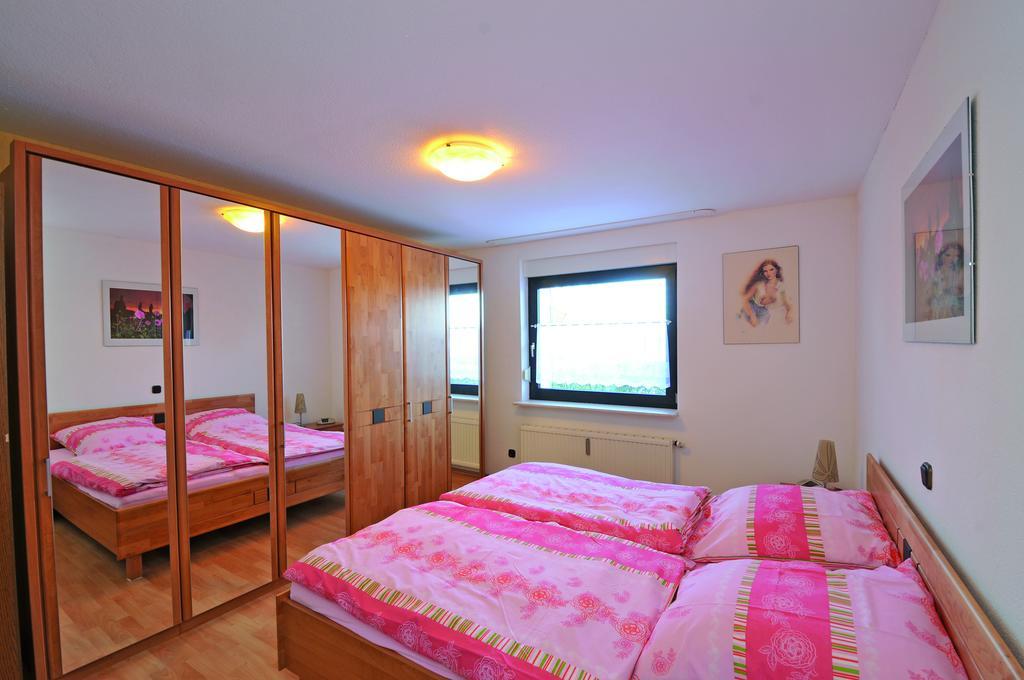 Ferienwohnung Heinen Schleiden Szoba fotó